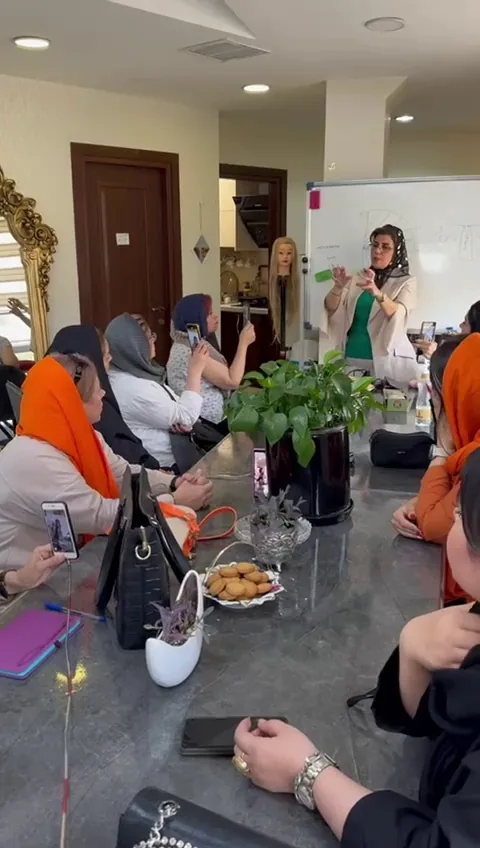 فضای اموزشگاه و خدمات زیبایی نسرین شاه حسینی