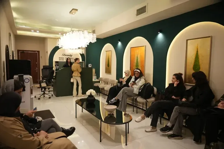 سالن انتظار خانه لیزر سعادت آباد