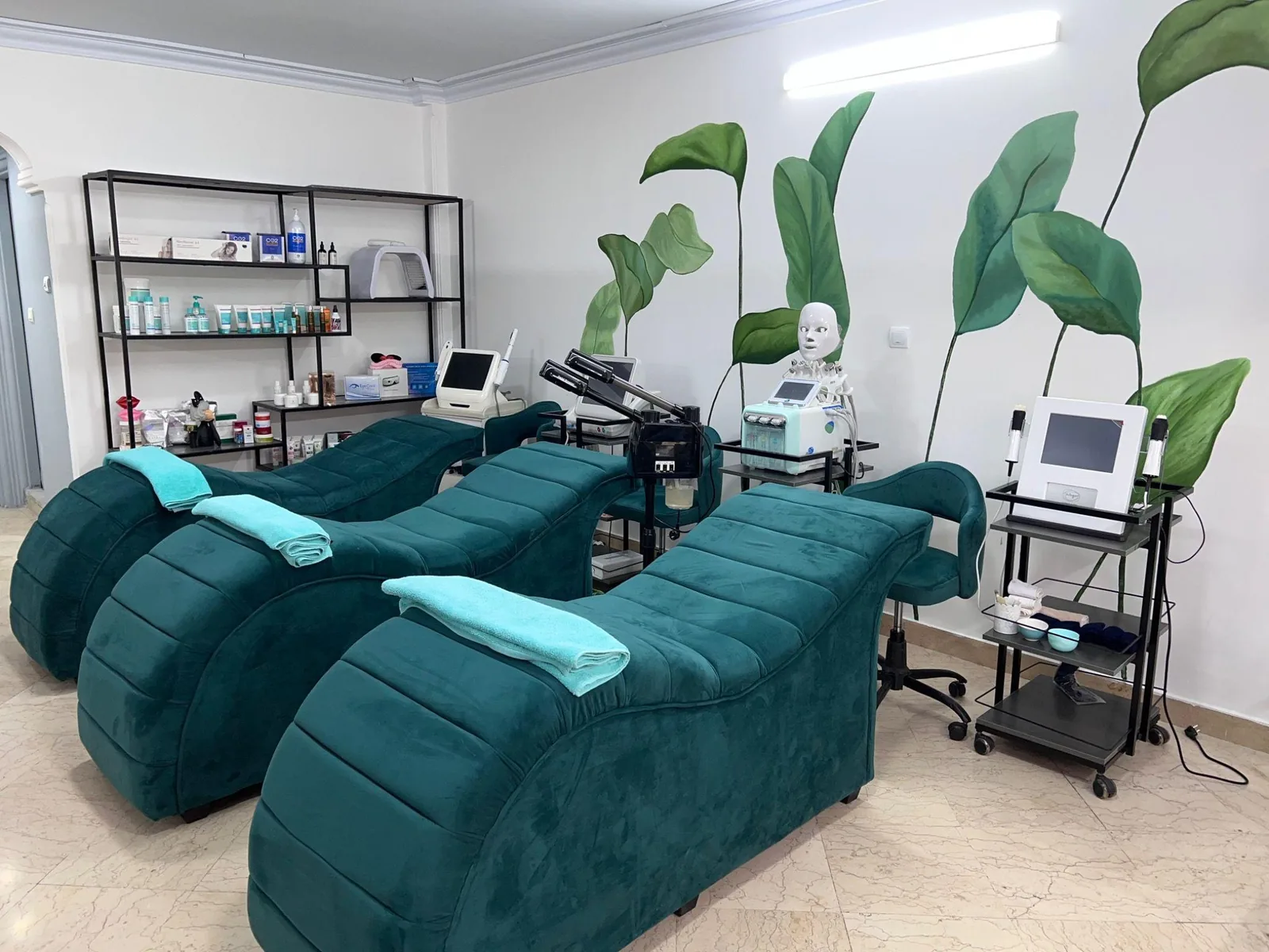 فضای کلینیک زیبایی آیسان
